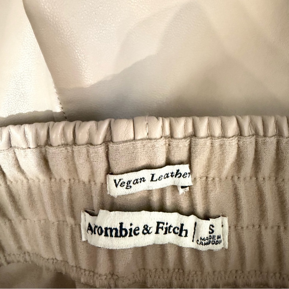 New! Abercrombie & Fitch Vegan Leather Dolphin-Hem Short Size Small 23228 - Picture 5 of 9
